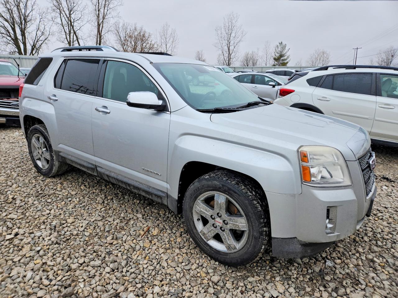 2012 GMC TERRAIN SLT photo 4