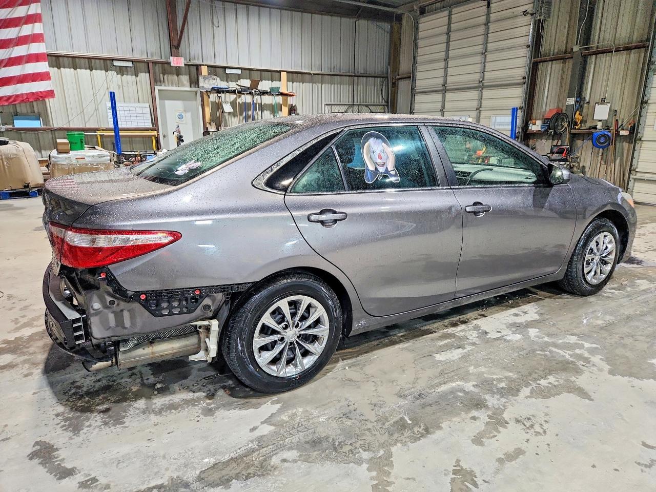 2017 TOYOTA CAMRY LE photo 5