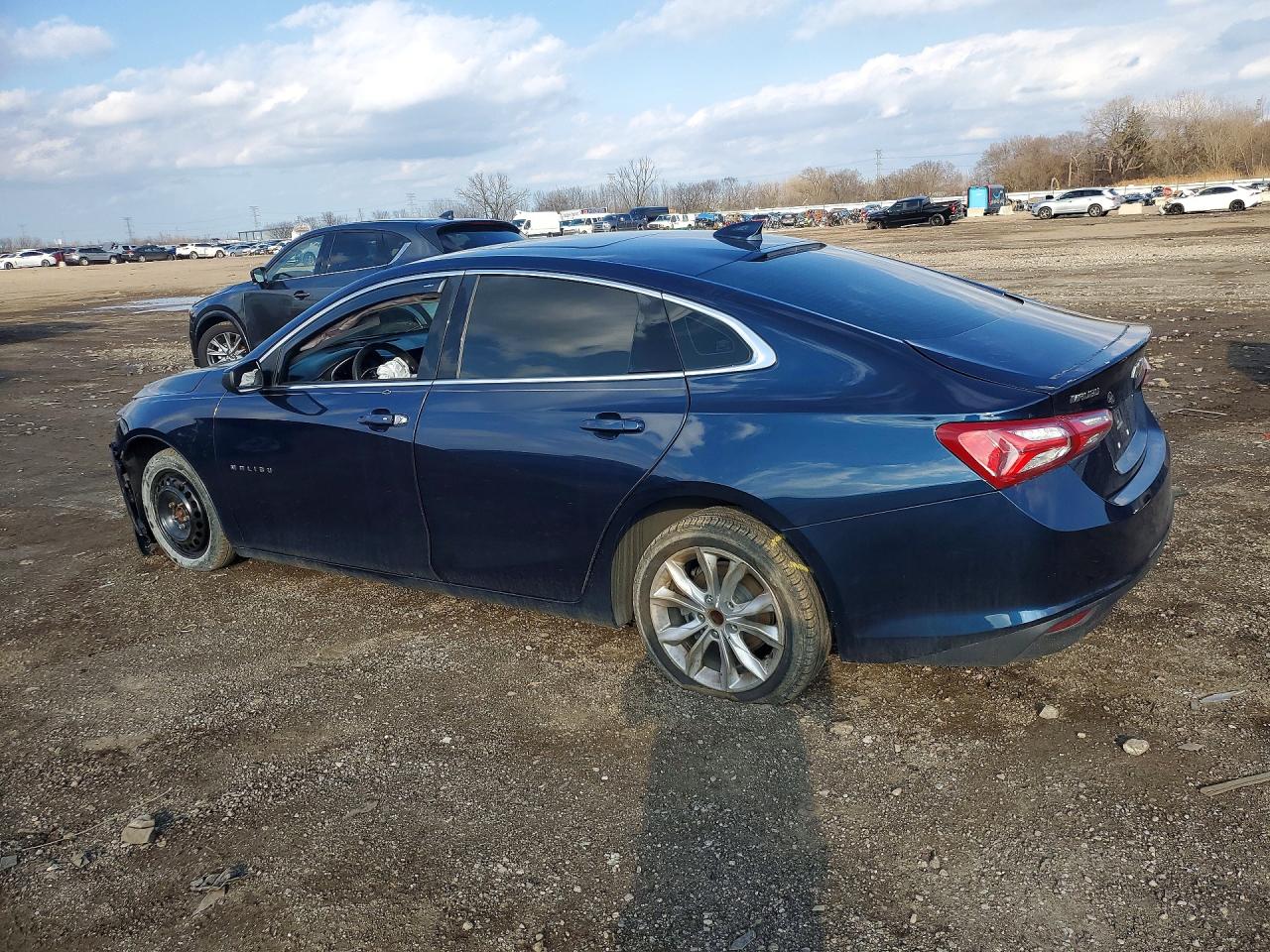 2020 CHEVROLET MALIBU LT photo 2