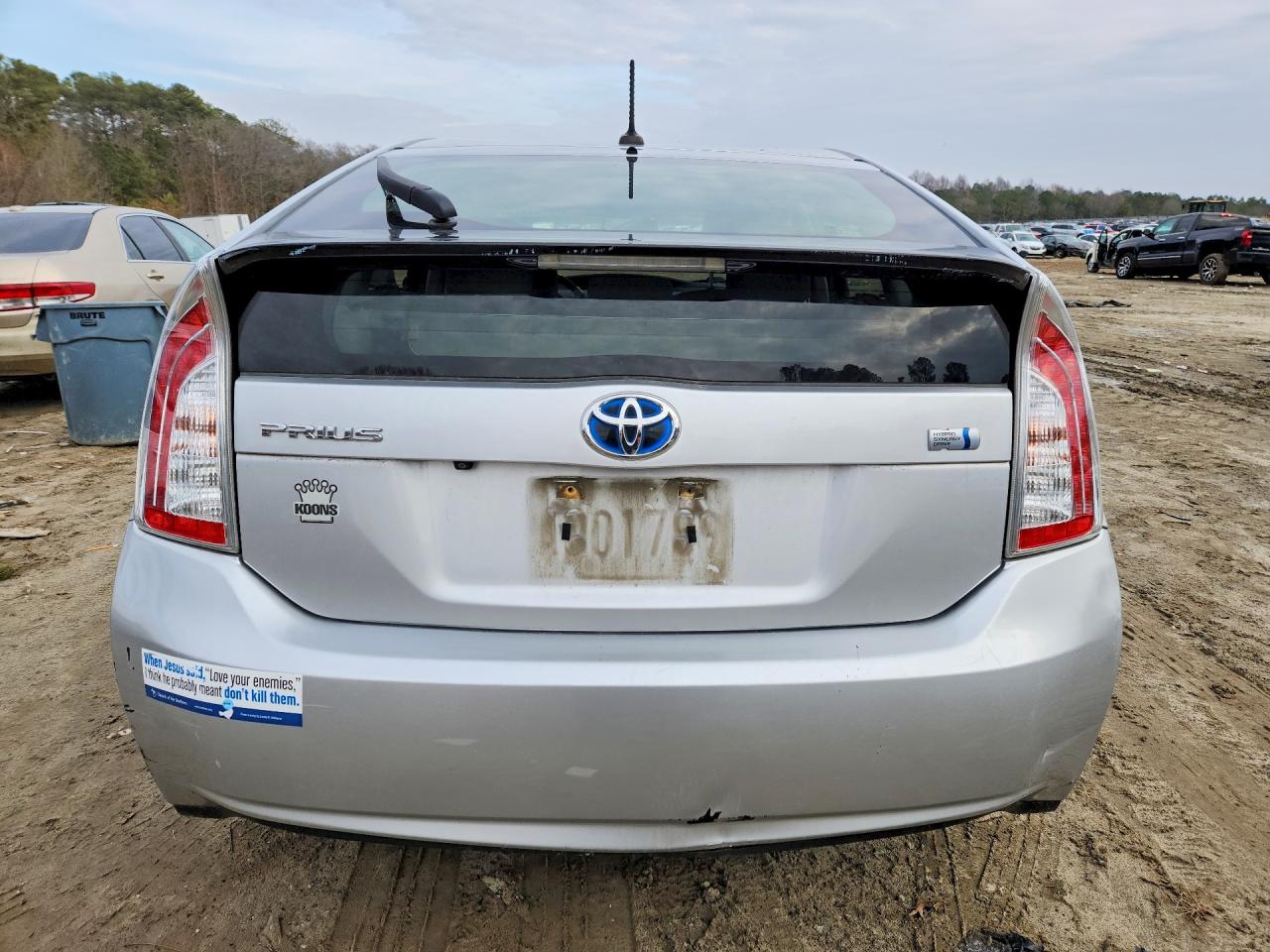 2014 TOYOTA PRIUS THREE photo 6