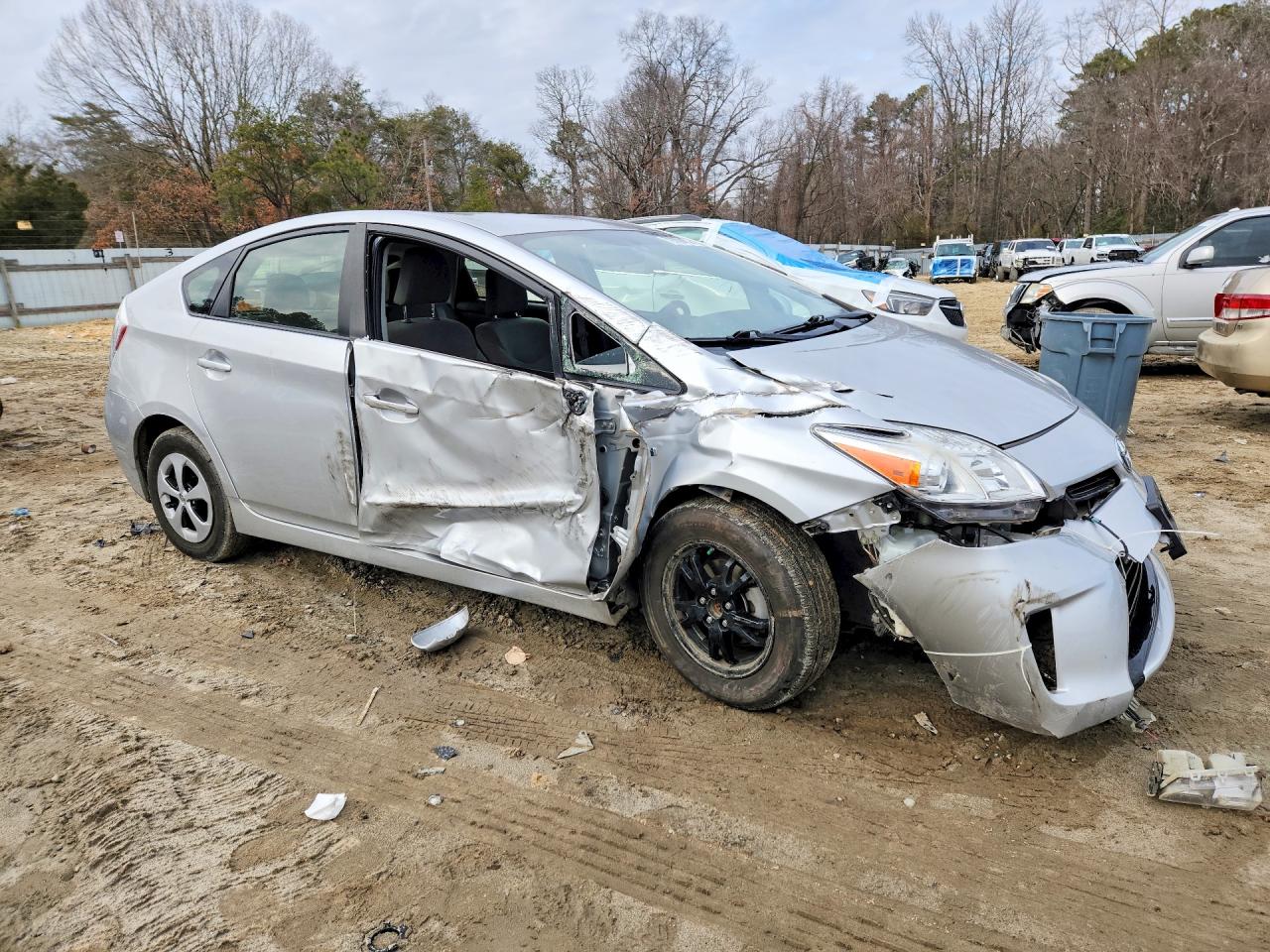 2014 TOYOTA PRIUS THREE photo 4