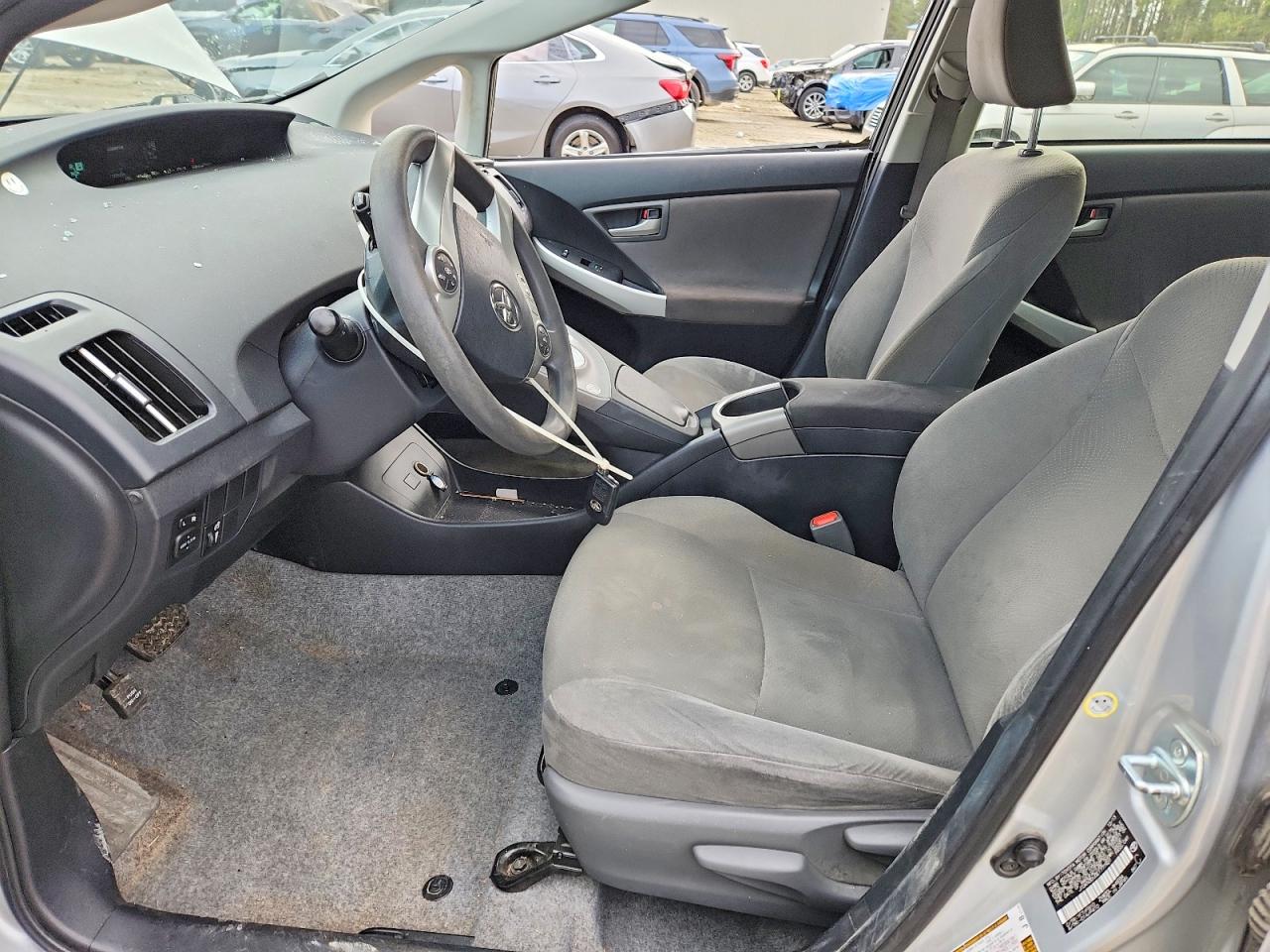 2014 TOYOTA PRIUS THREE photo 7