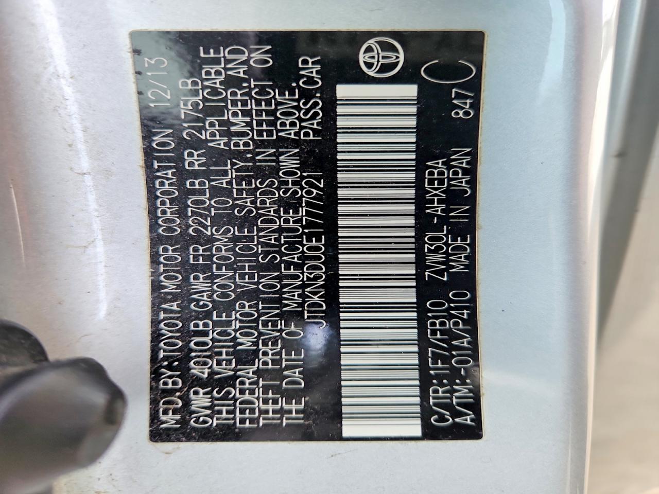 2014 TOYOTA PRIUS THREE photo 13