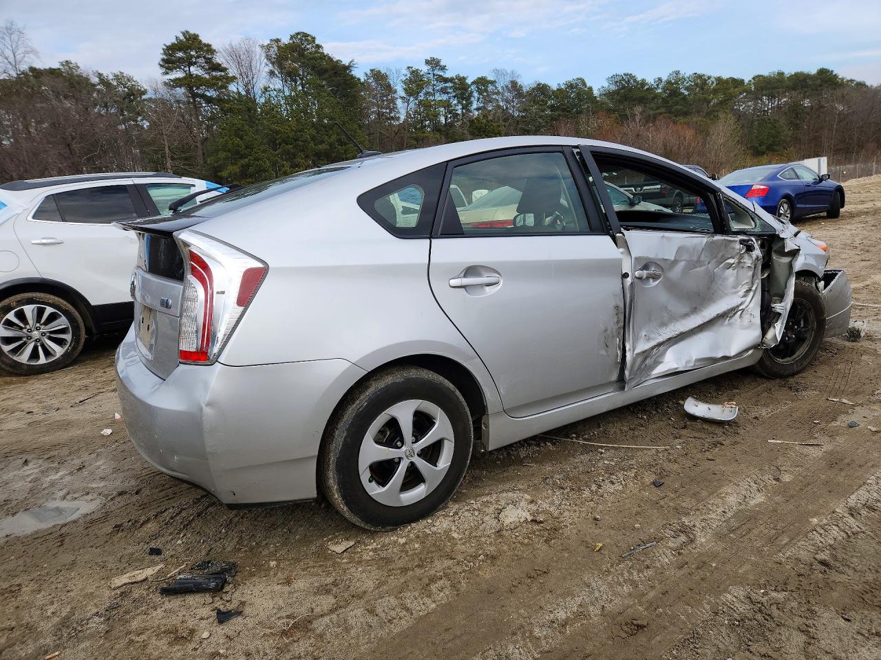2014 TOYOTA PRIUS THREE photo 3