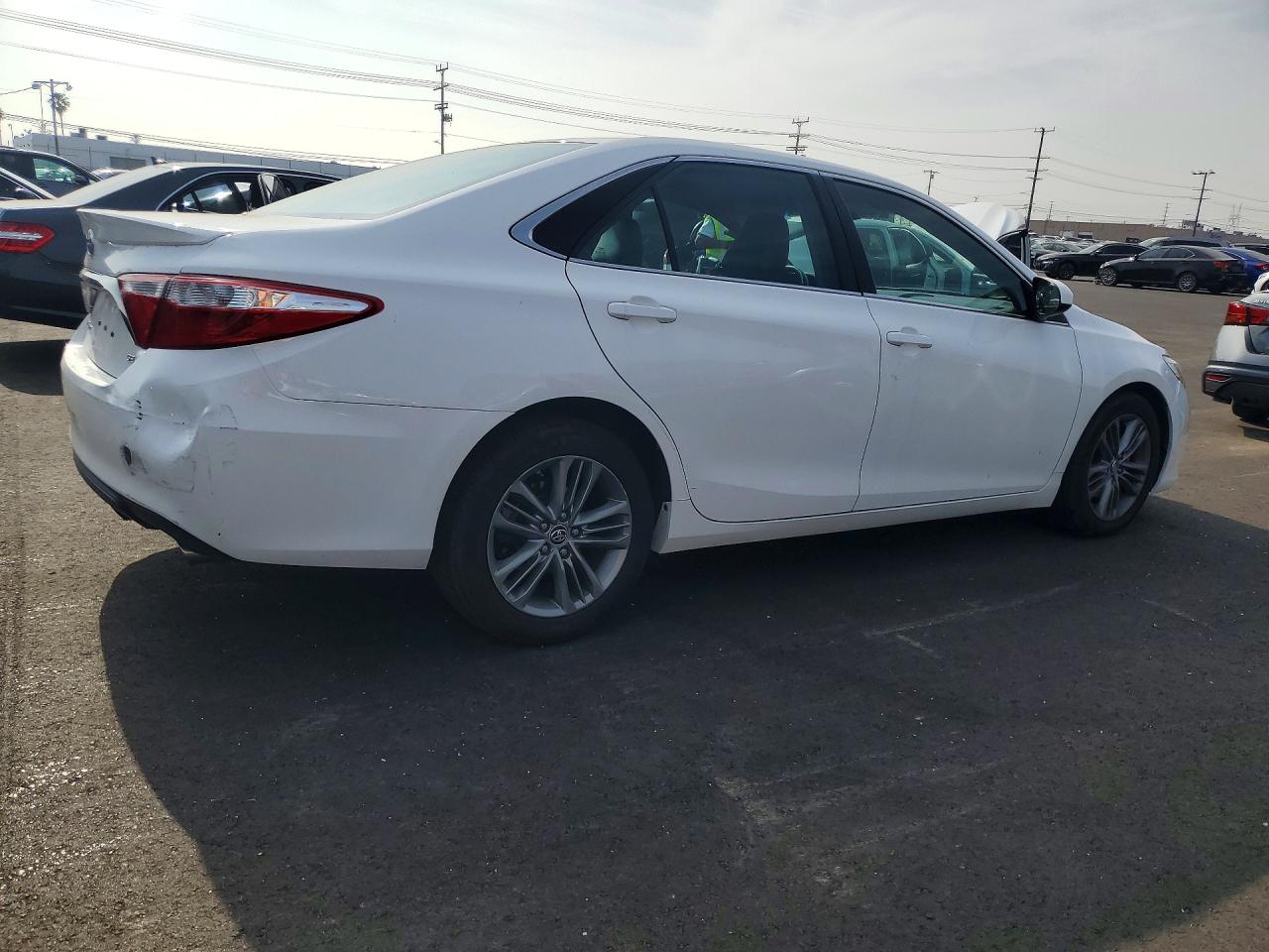 2015 TOYOTA CAMRY SE photo 5