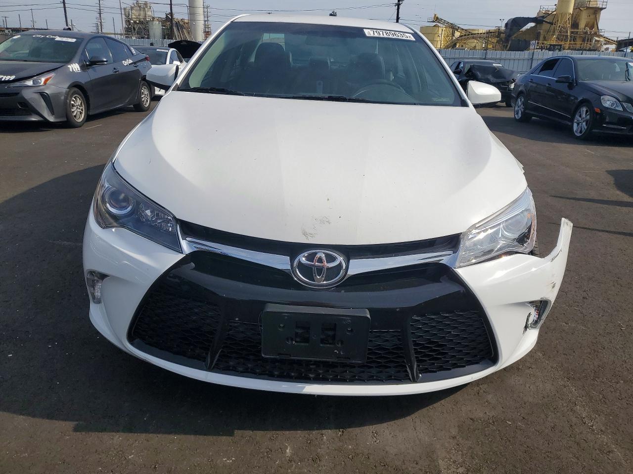 2015 TOYOTA CAMRY SE photo 9