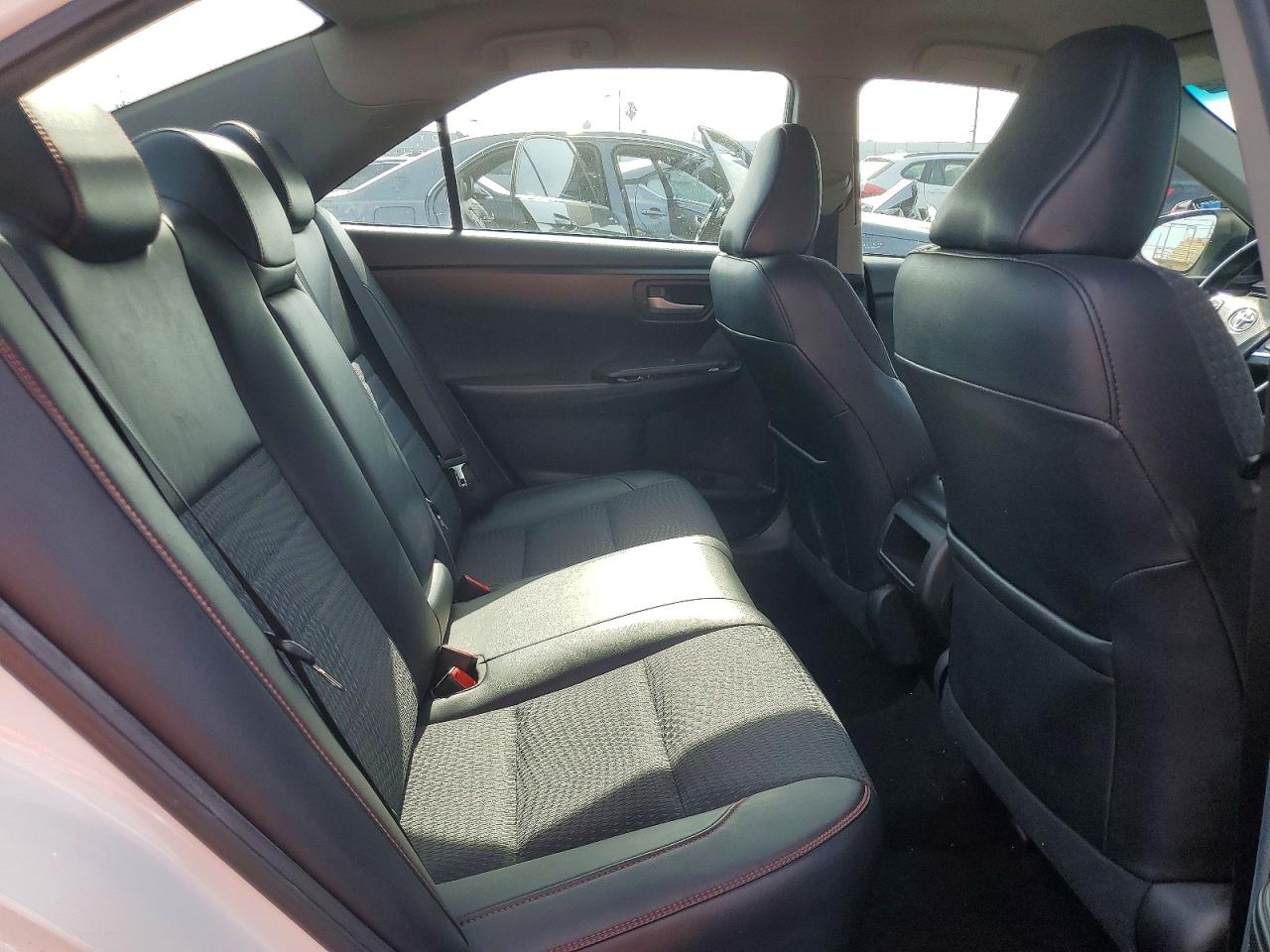 2015 TOYOTA CAMRY SE photo 19