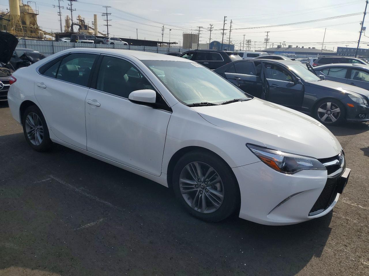 2015 TOYOTA CAMRY SE photo 7