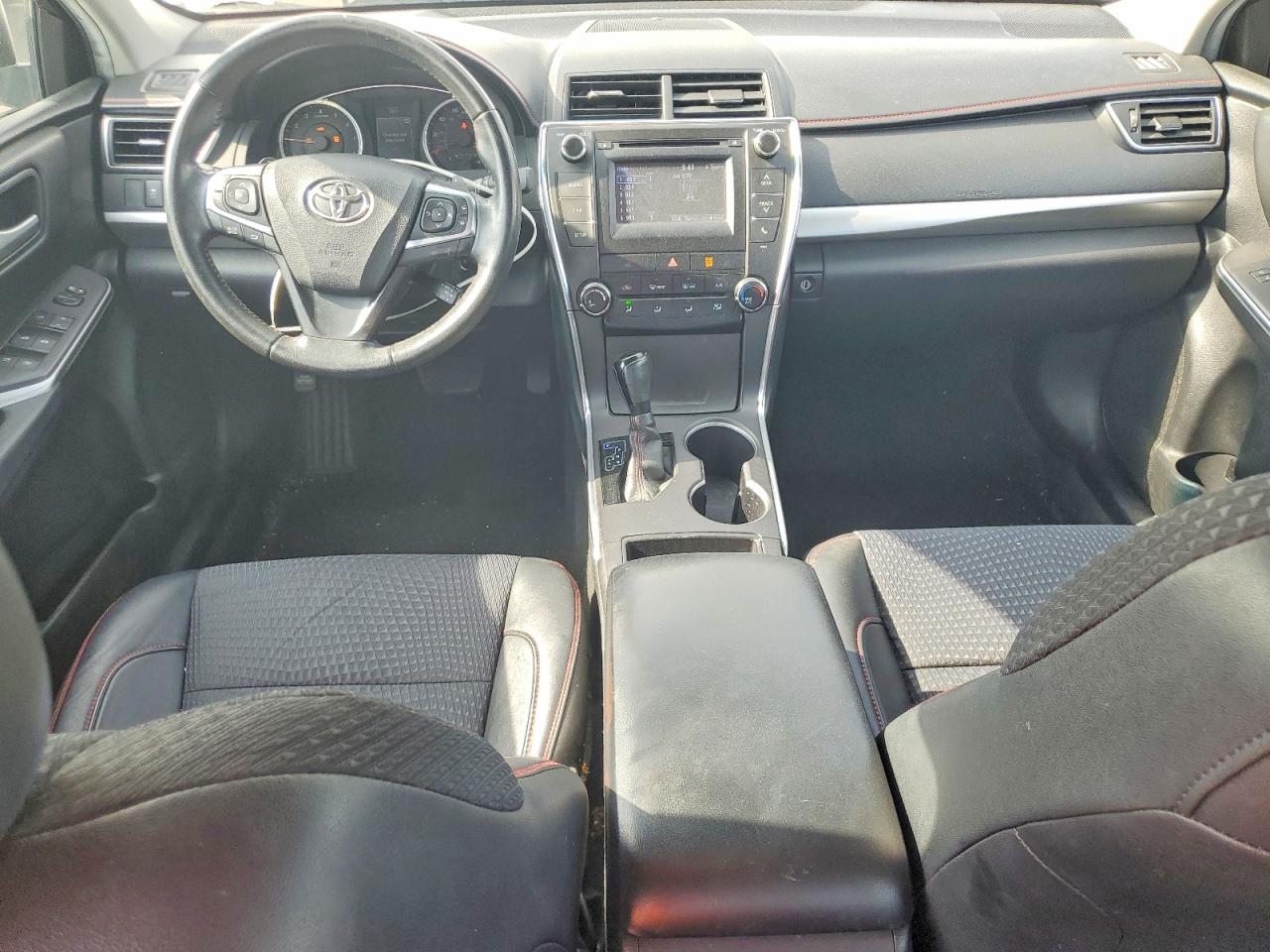 2015 TOYOTA CAMRY SE photo 15