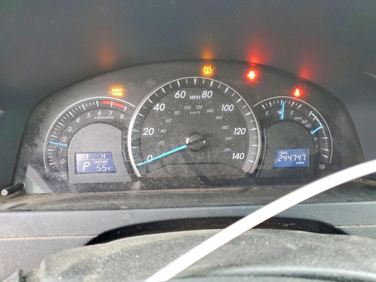 2013 TOYOTA CAMRY LE photo 25