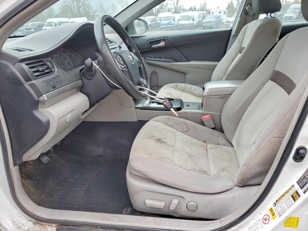 2013 TOYOTA CAMRY LE photo 19