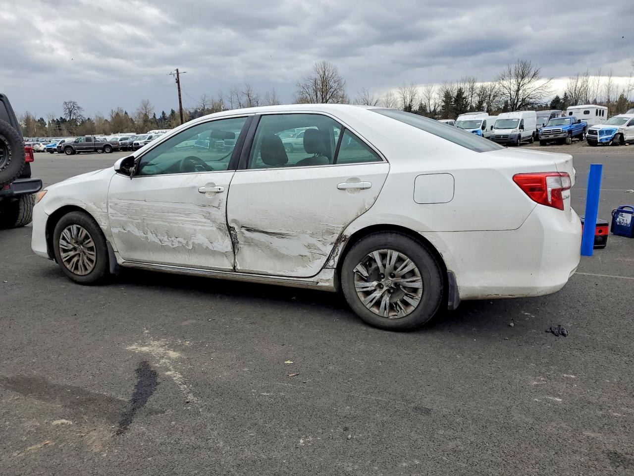2013 TOYOTA CAMRY LE photo 4