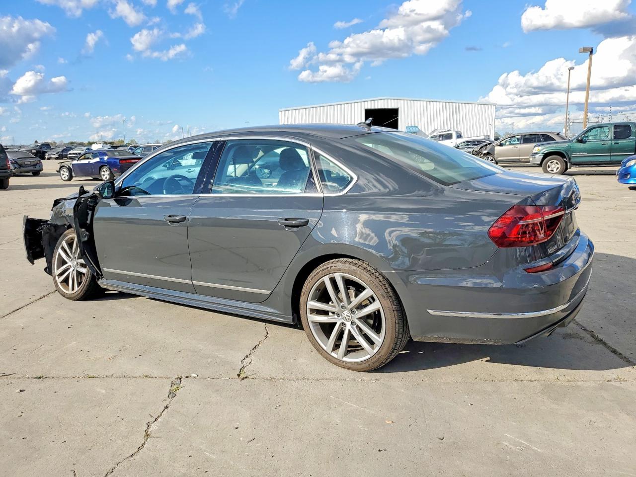 2017 VOLKSWAGEN PASSAT R-LINE photo 3