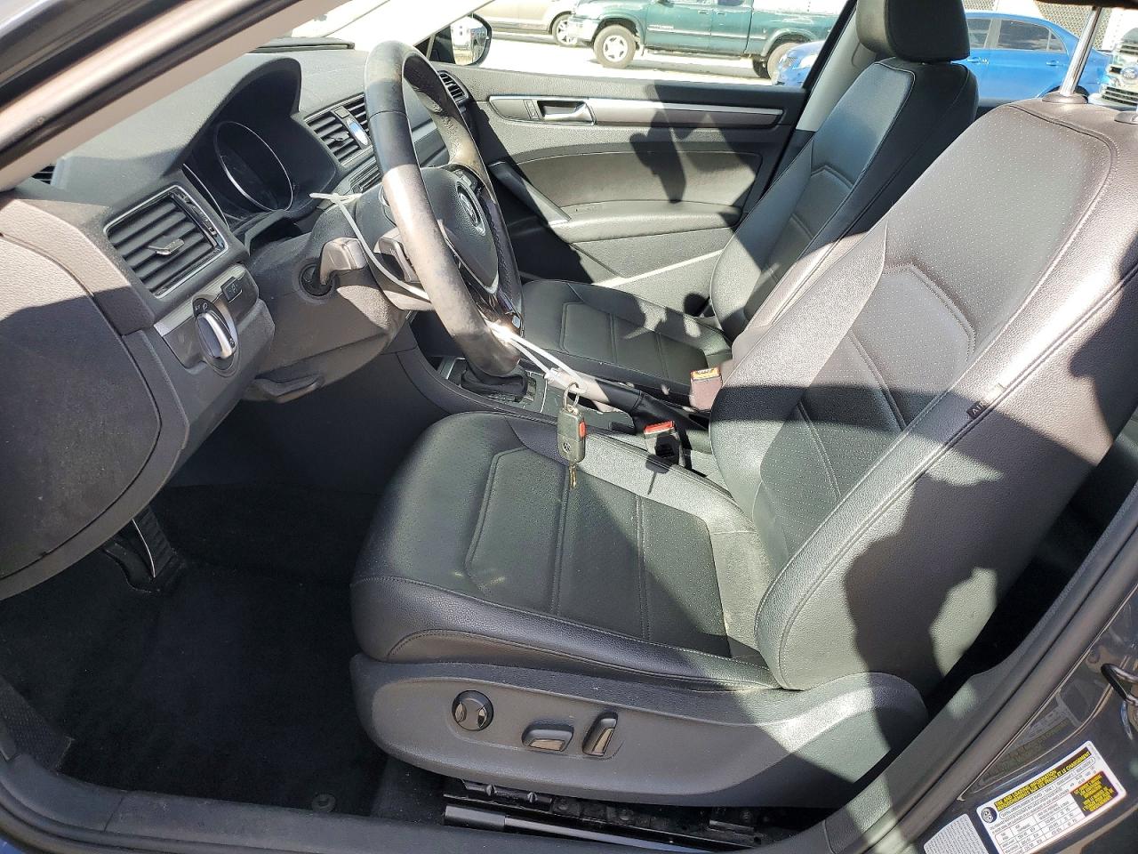 2017 VOLKSWAGEN PASSAT R-LINE photo 13