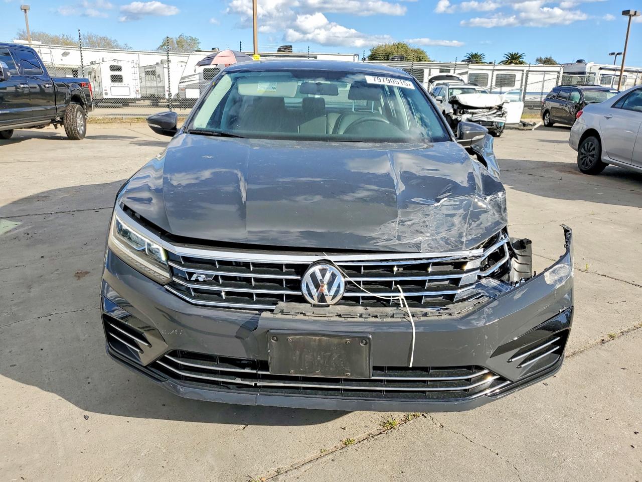 2017 VOLKSWAGEN PASSAT R-LINE photo 9