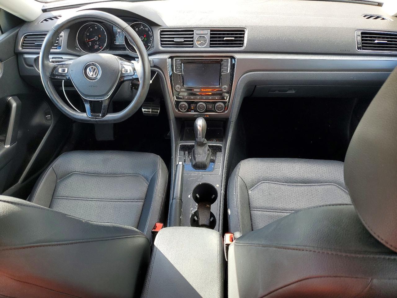 2017 VOLKSWAGEN PASSAT R-LINE photo 15