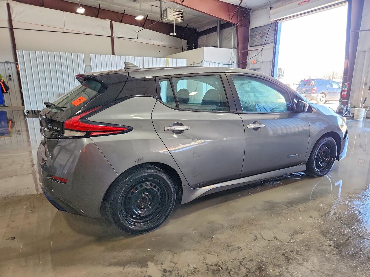 2019 NISSAN LEAF S photo 5