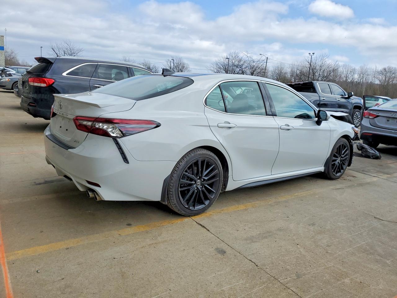 2022 TOYOTA CAMRY XSE photo 3