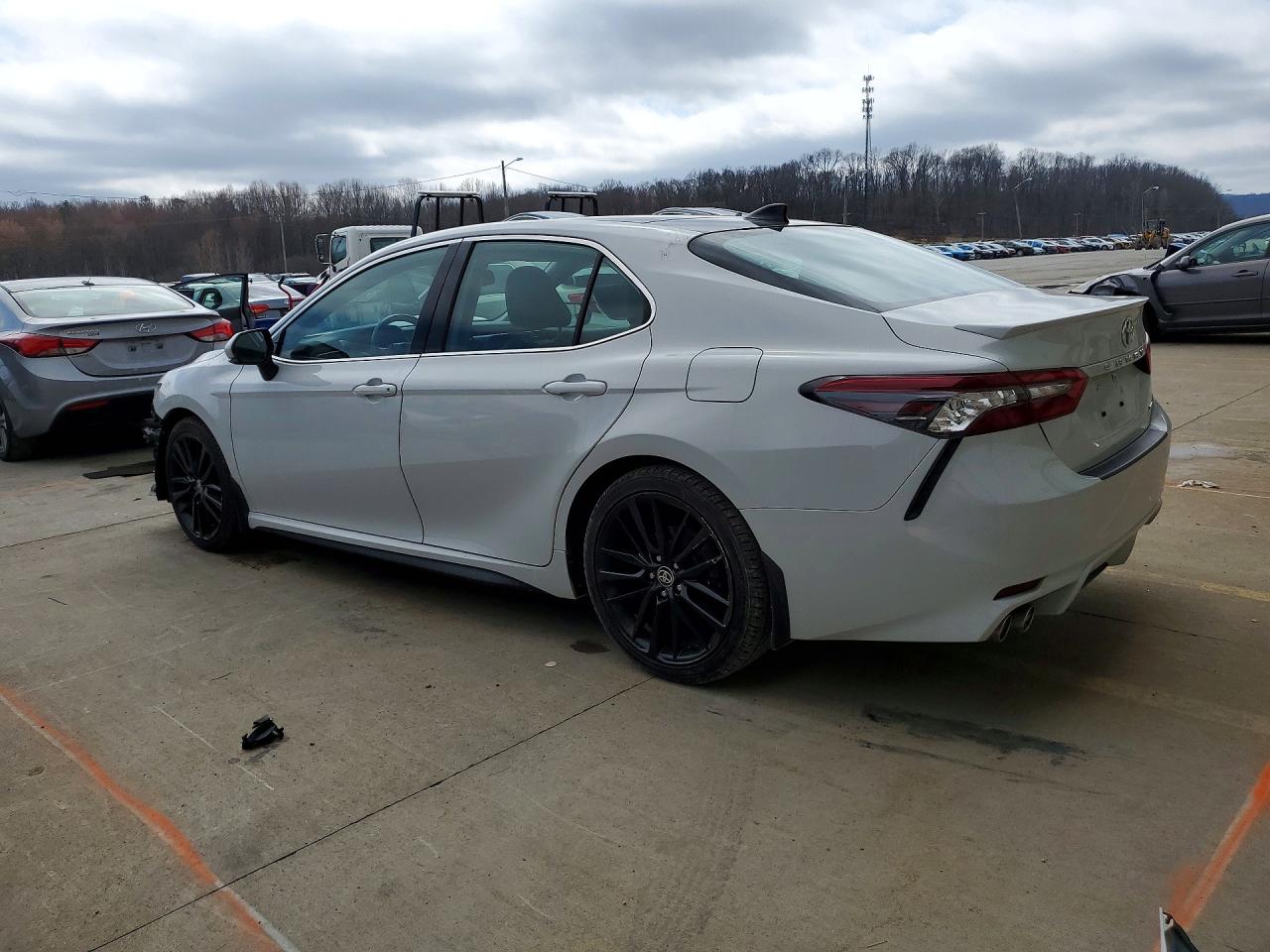 2022 TOYOTA CAMRY XSE photo 2