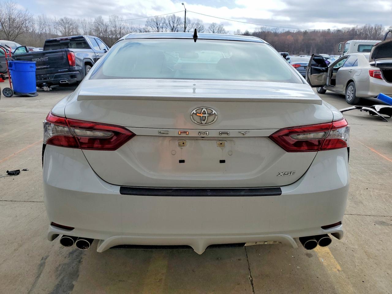 2022 TOYOTA CAMRY XSE photo 6