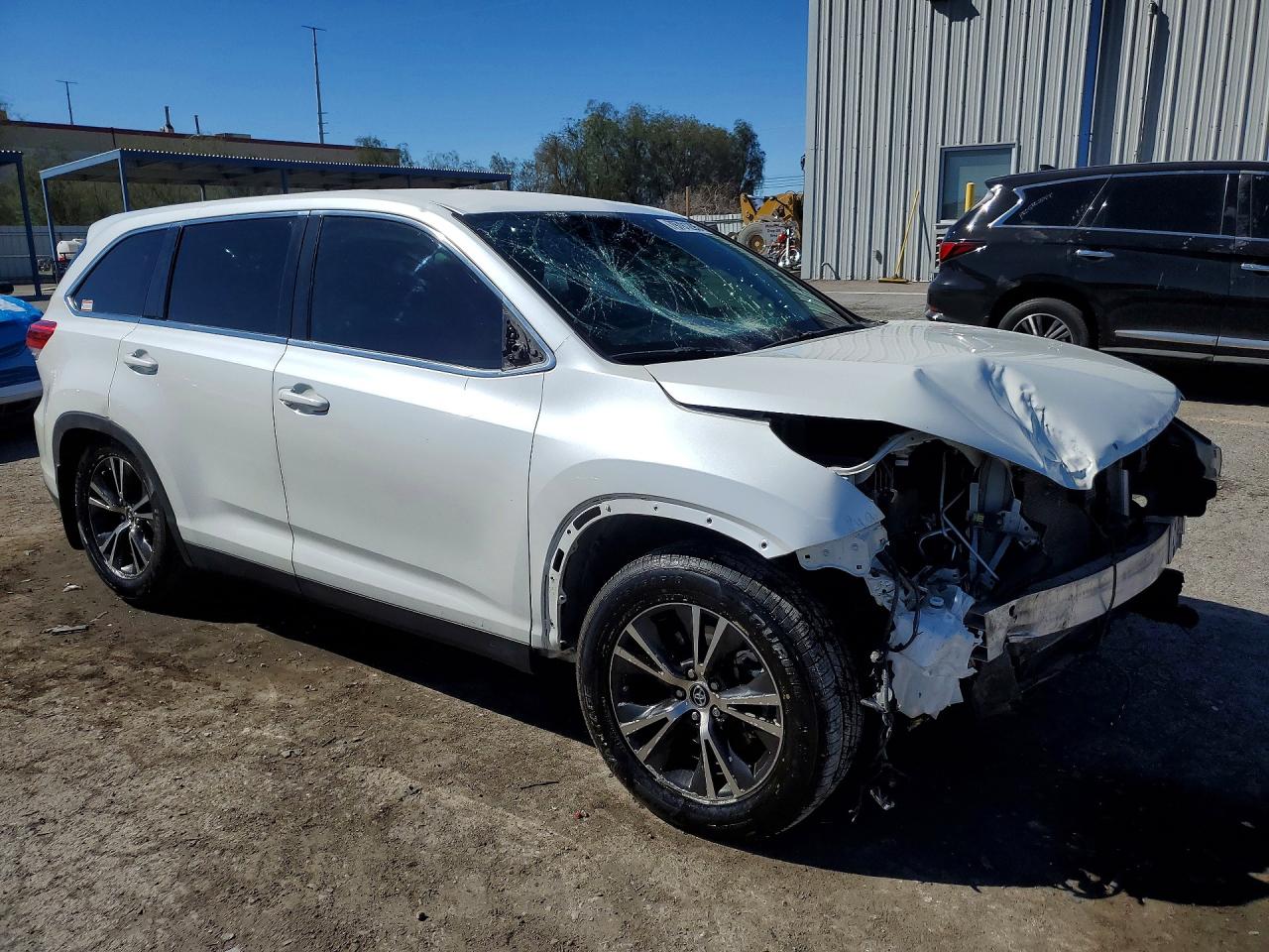 2019 TOYOTA HIGHLANDER LE photo 4