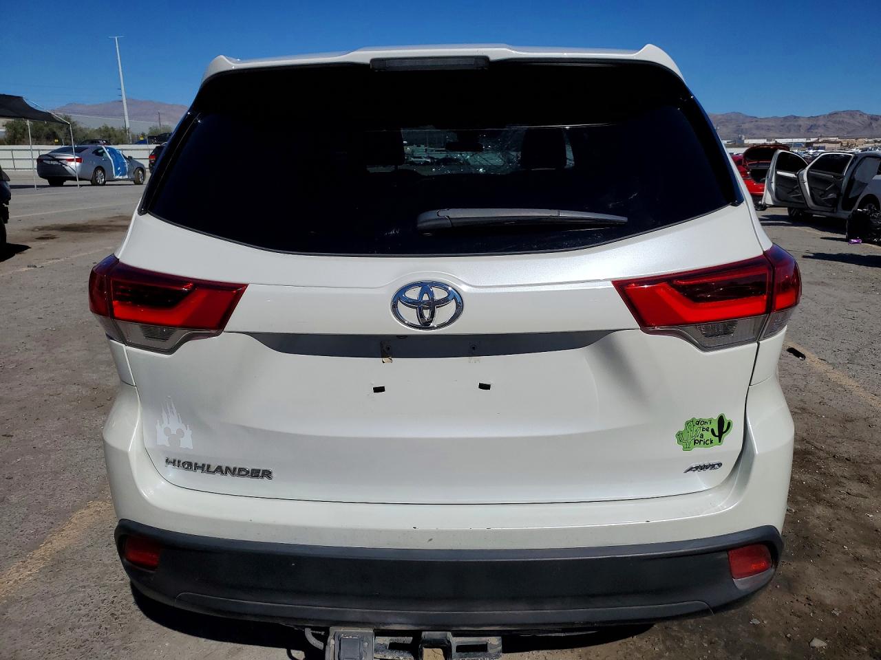 2019 TOYOTA HIGHLANDER LE photo 6