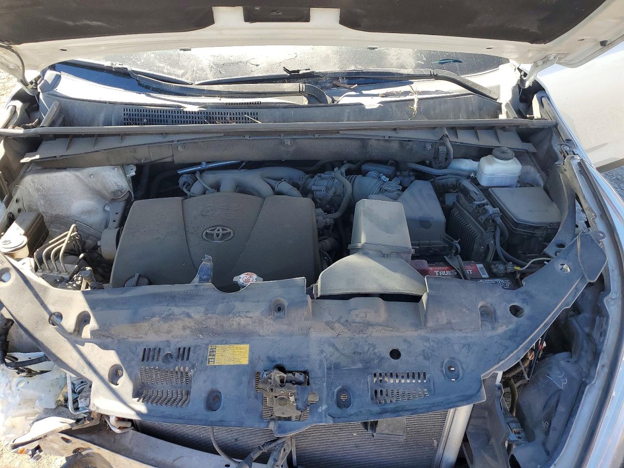 2019 TOYOTA HIGHLANDER LE photo 12