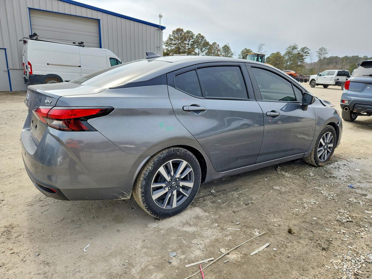 2020 NISSAN VERSA SV photo 3