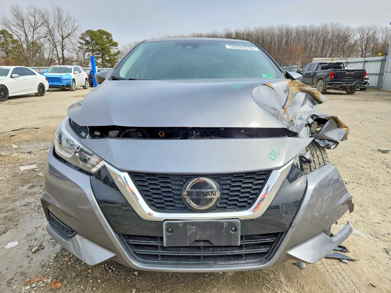 2020 NISSAN VERSA SV photo 5