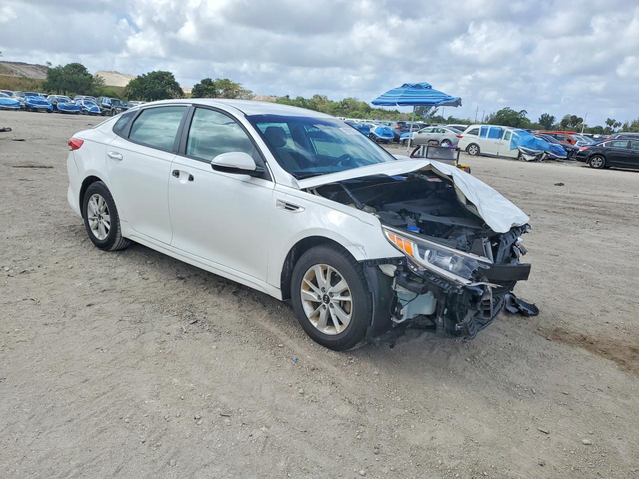 2016 KIA OPTIMA LX photo 4