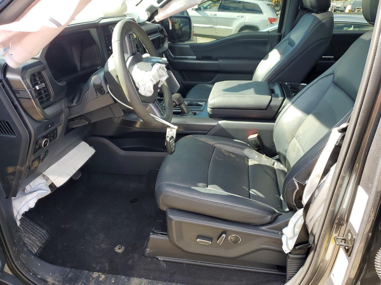 2025 FORD F150 LARIAT photo 13
