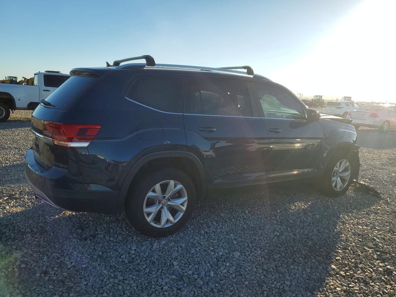 2018 VOLKSWAGEN ATLAS SE photo 3