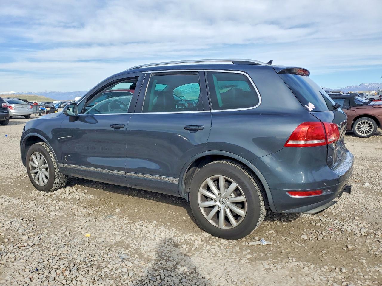 2011 VOLKSWAGEN TOUAREG V6 photo 4