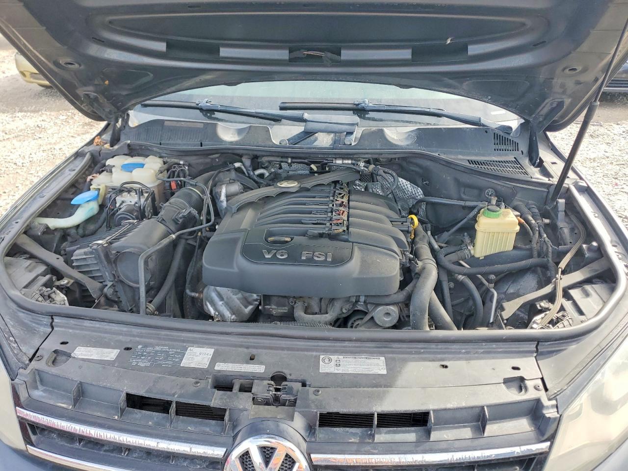2011 VOLKSWAGEN TOUAREG V6 photo 31