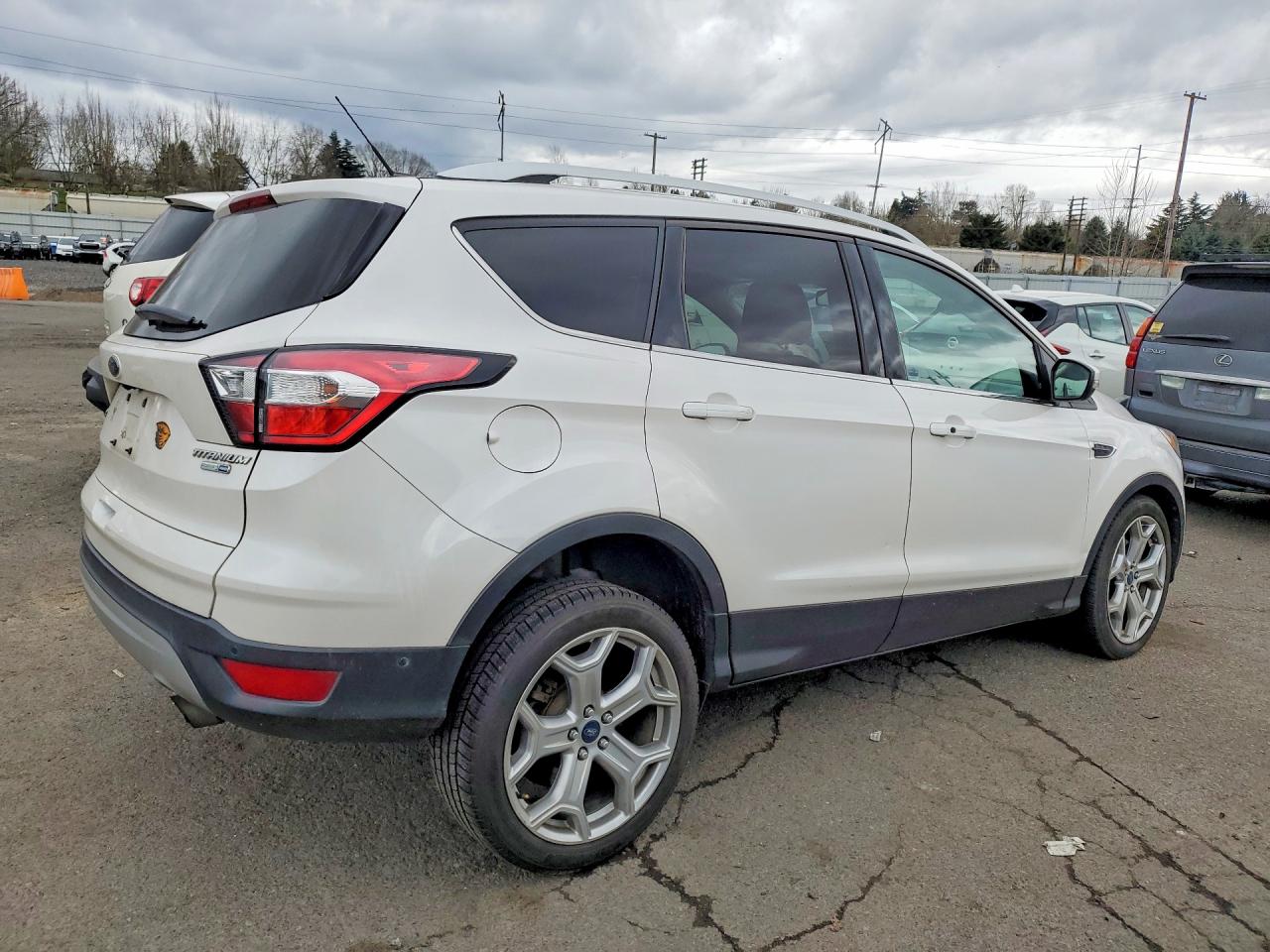 2017 FORD ESCAPE TITANIUM photo 3