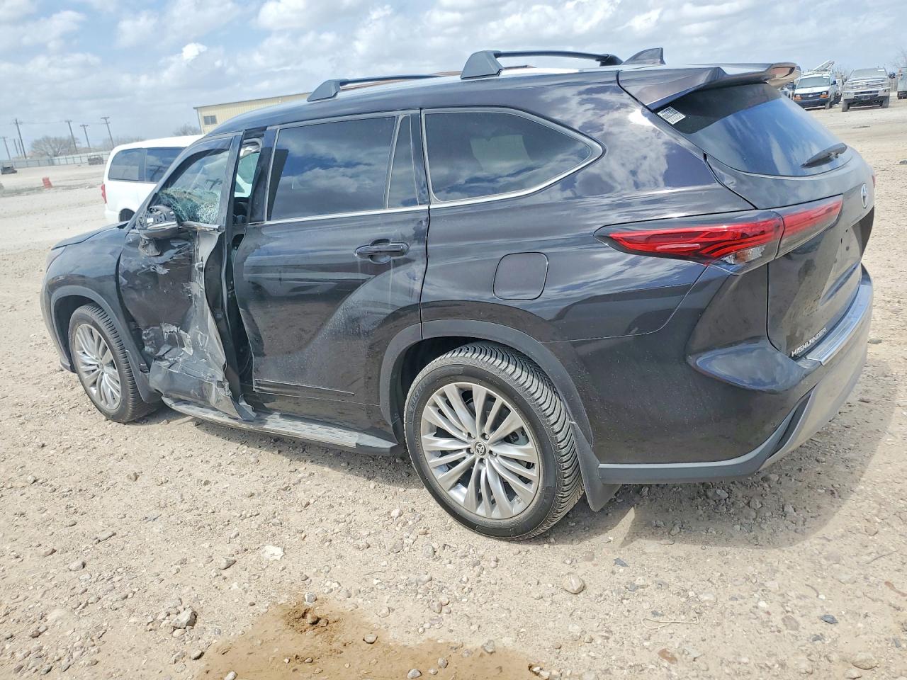 2022 TOYOTA HIGHLANDER HYBRID PLATINUM photo 3
