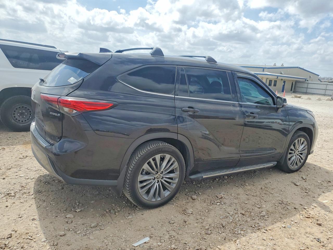 2022 TOYOTA HIGHLANDER HYBRID PLATINUM photo 5