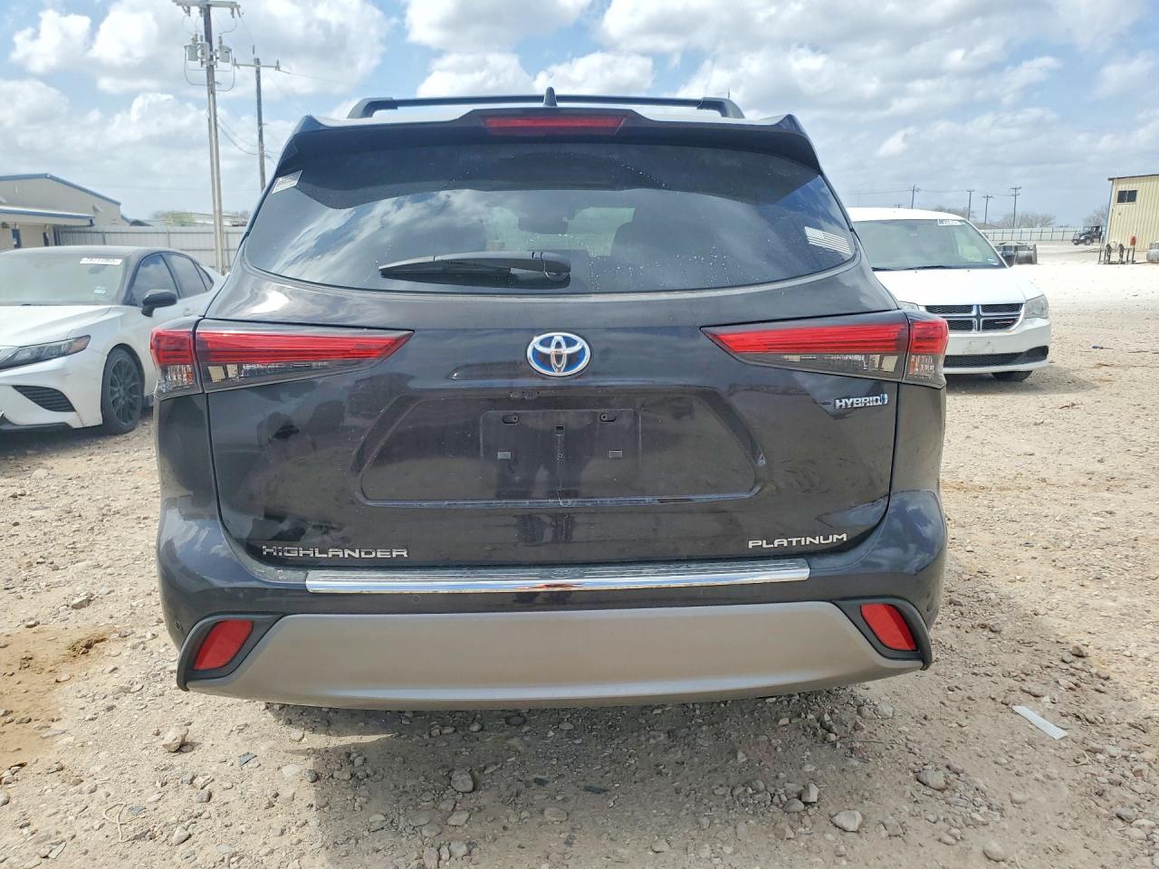 2022 TOYOTA HIGHLANDER HYBRID PLATINUM photo 11