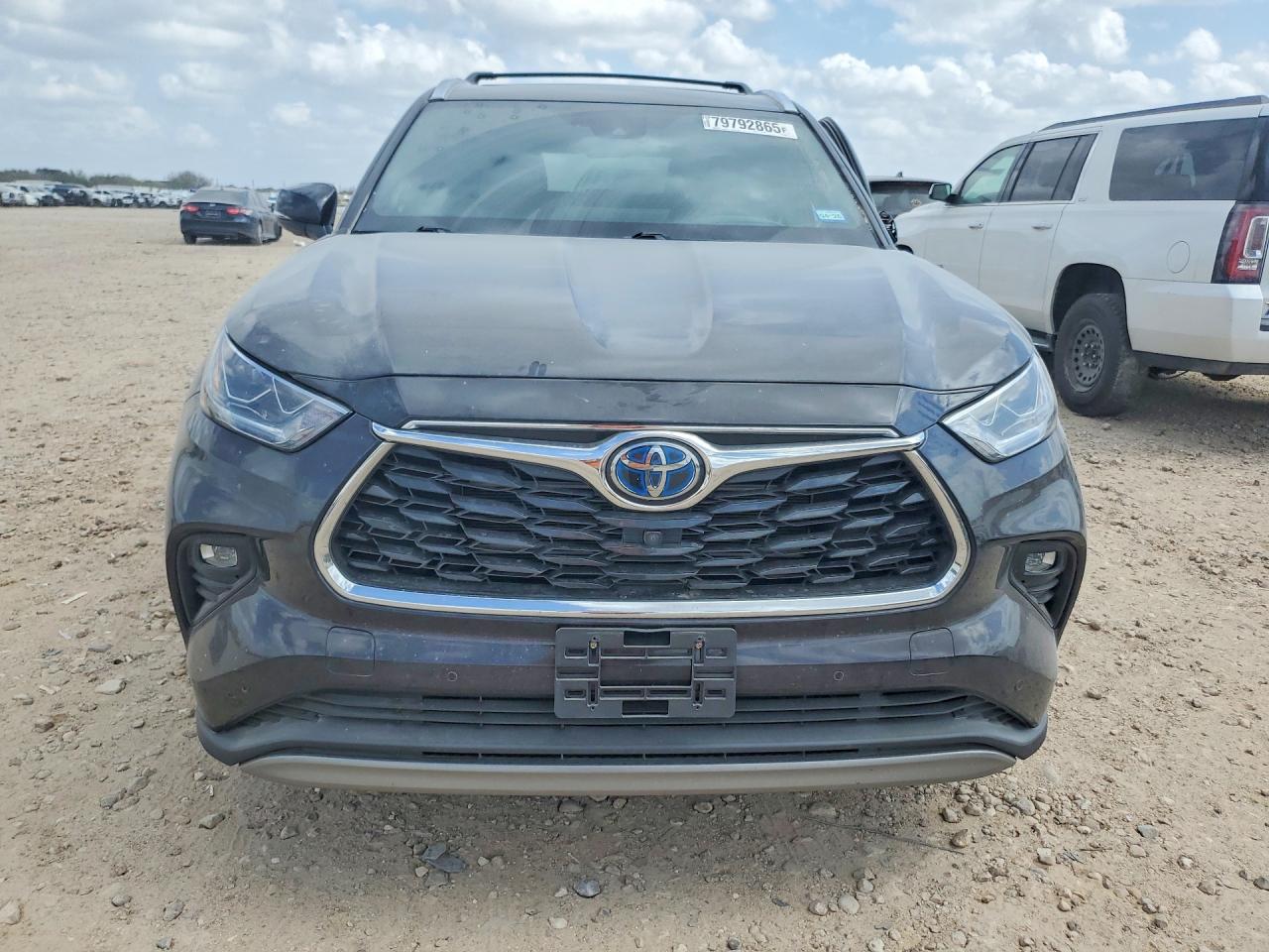 2022 TOYOTA HIGHLANDER HYBRID PLATINUM photo 9