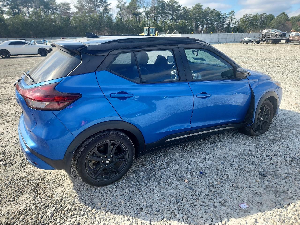 2021 NISSAN KICKS SR photo 5