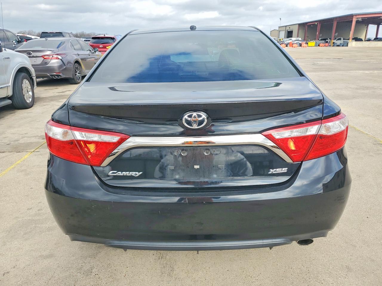 2015 TOYOTA CAMRY XSE photo 16