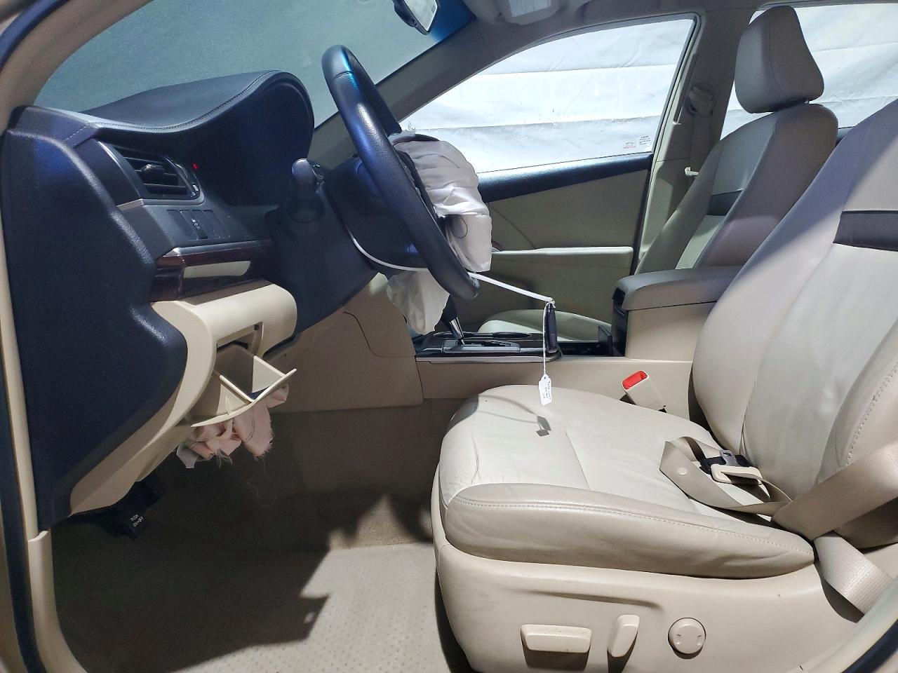 2012 TOYOTA CAMRY XLE photo 7
