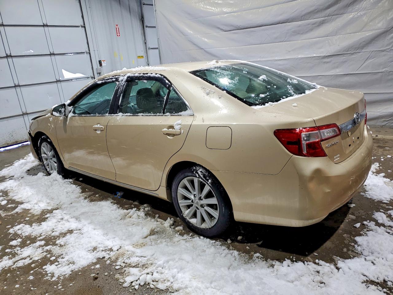 2012 TOYOTA CAMRY XLE photo 2
