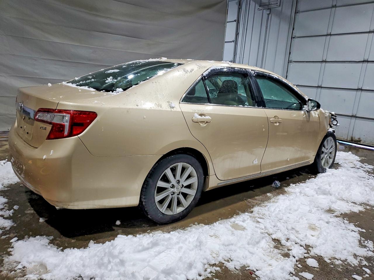 2012 TOYOTA CAMRY XLE photo 3