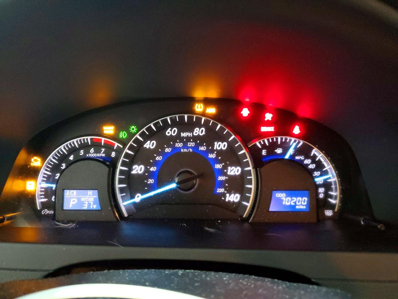 2012 TOYOTA CAMRY XLE photo 9
