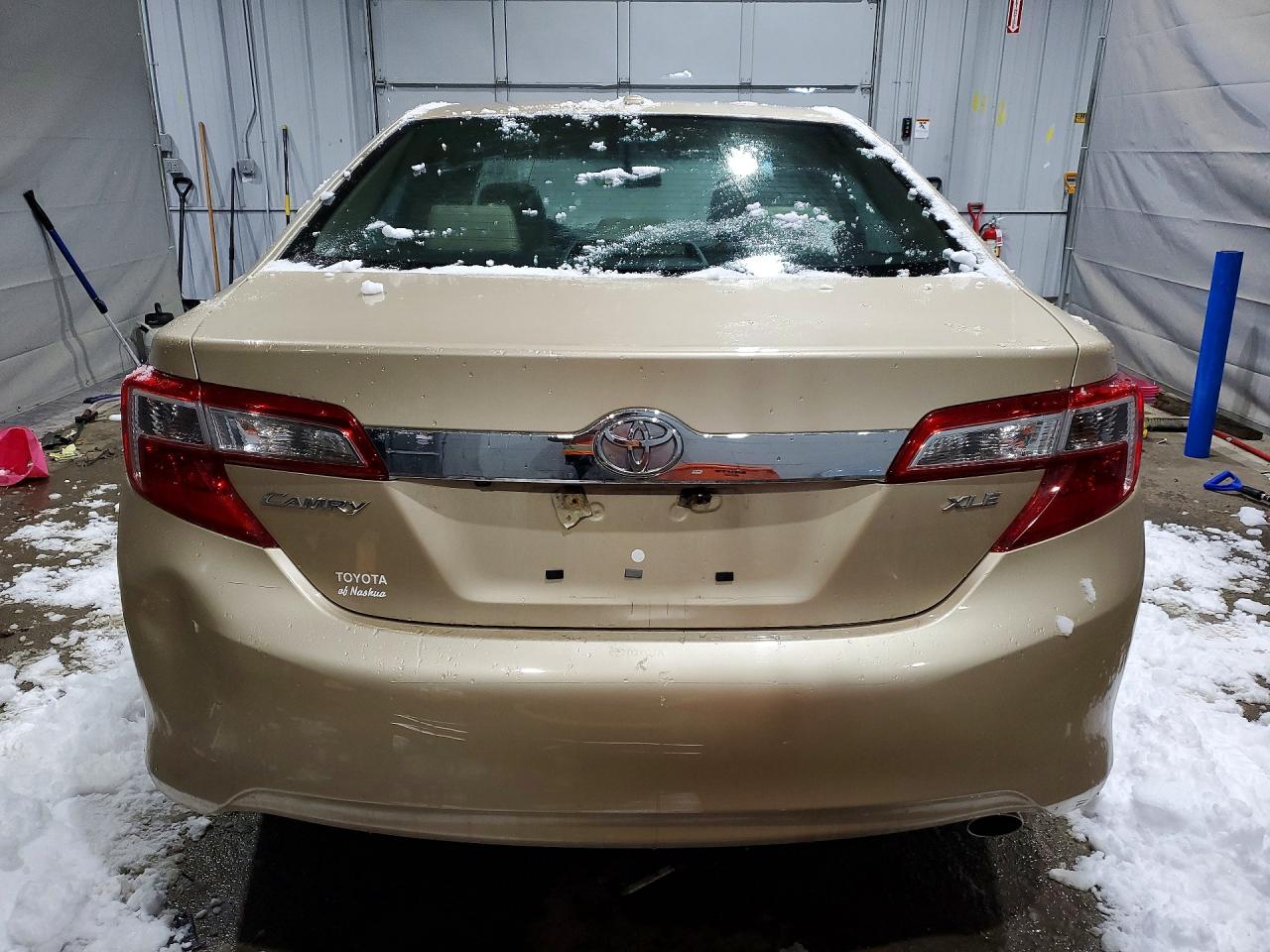 2012 TOYOTA CAMRY XLE photo 6