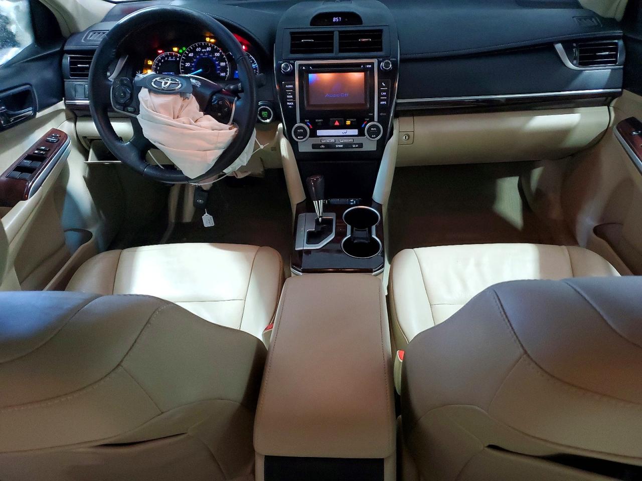 2012 TOYOTA CAMRY XLE photo 8