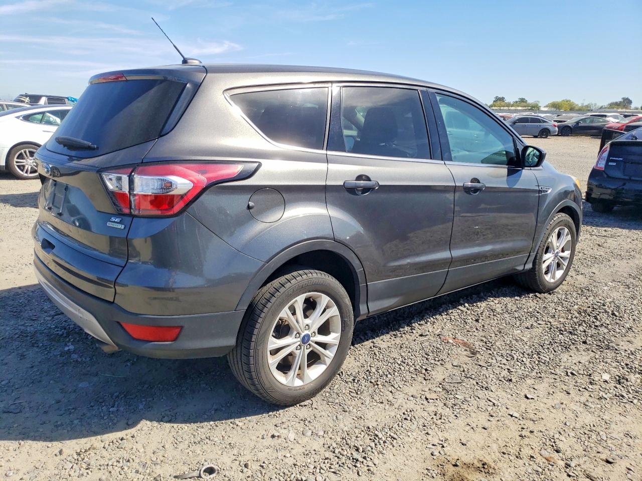 2017 FORD ESCAPE SE photo 3