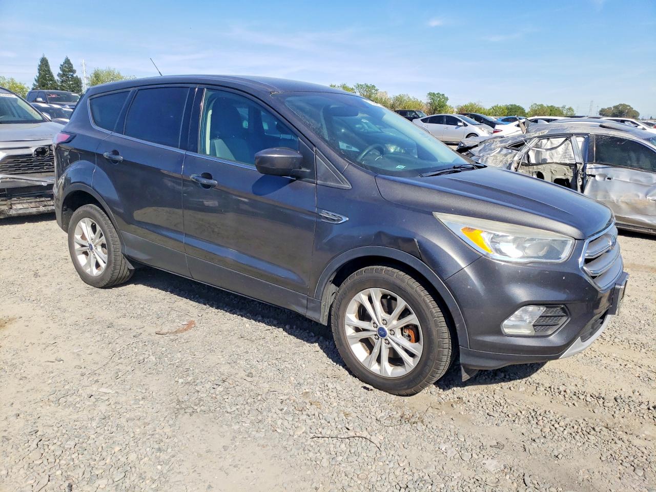 2017 FORD ESCAPE SE photo 4