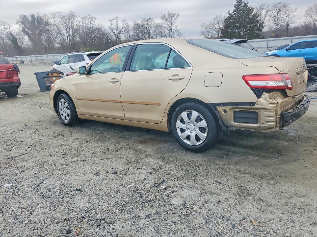 2011 TOYOTA CAMRY BASE photo 3